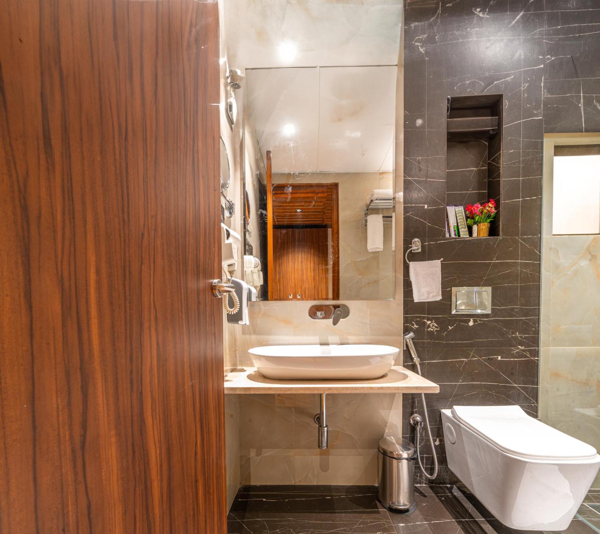 Treebo Premium Heritage Grand -Majiwada Thane Buitenkant foto