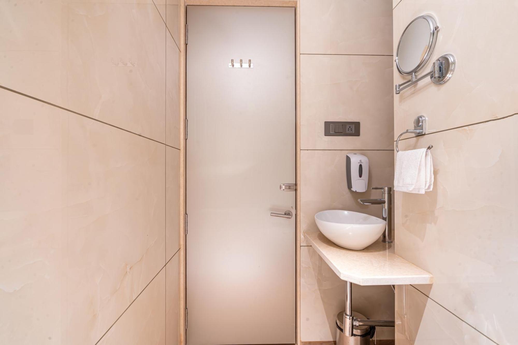 Treebo Premium Heritage Grand -Majiwada Thane Buitenkant foto