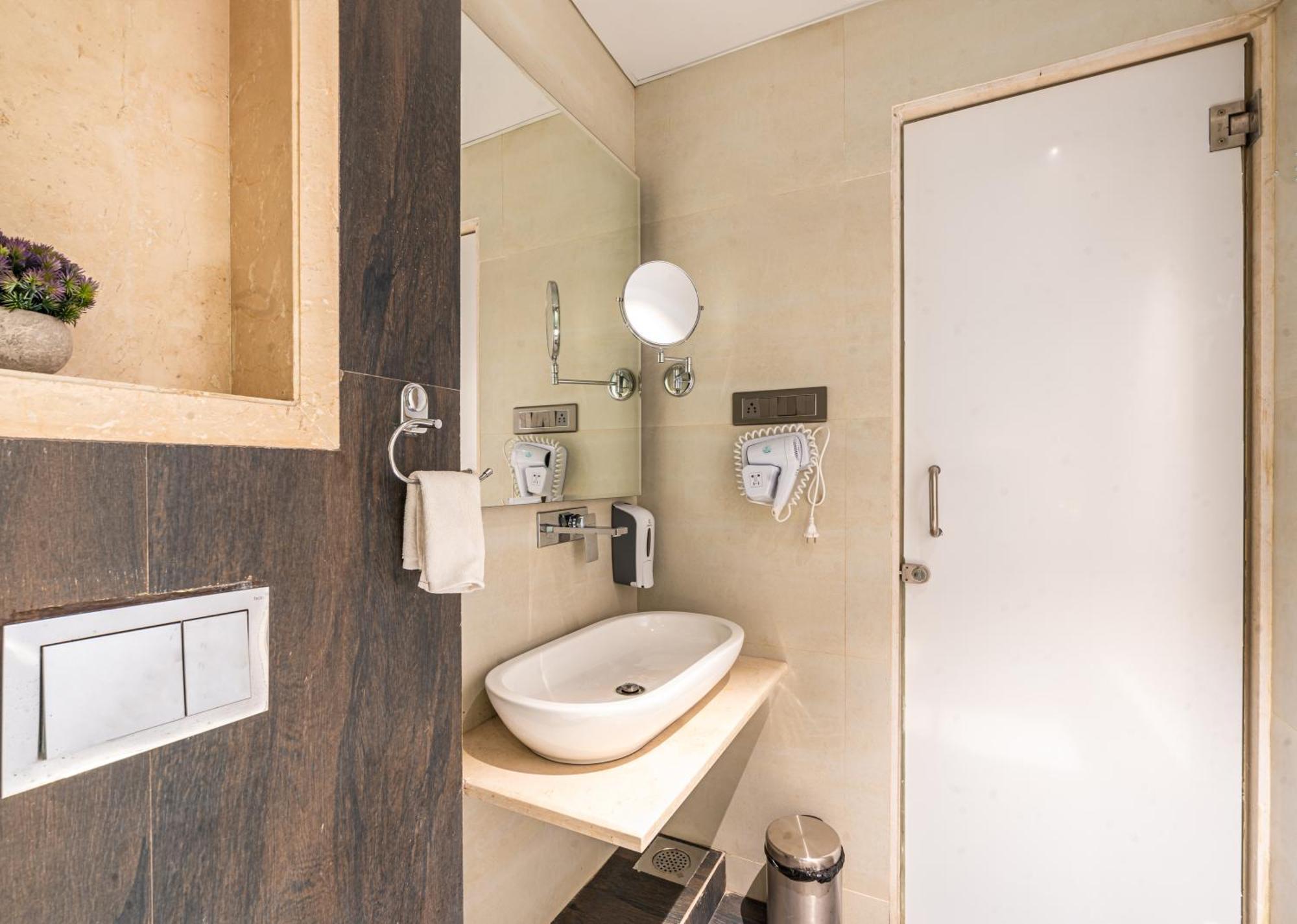 Treebo Premium Heritage Grand -Majiwada Thane Buitenkant foto